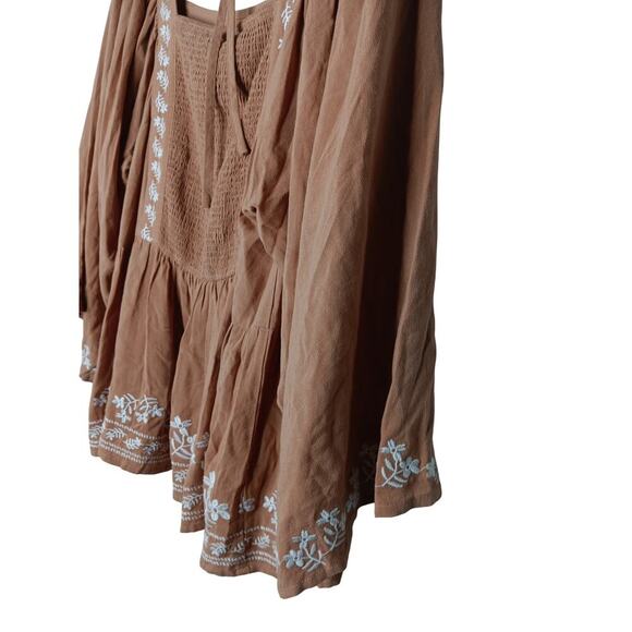 New Easel Los Angeles Boho Embroidered Peasant Top Camel White Floral Small - Picture 10 of 15